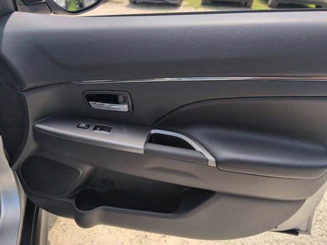 Used 2025 Mitsubishi Outlander Sport SE AWD/4WD image 32
