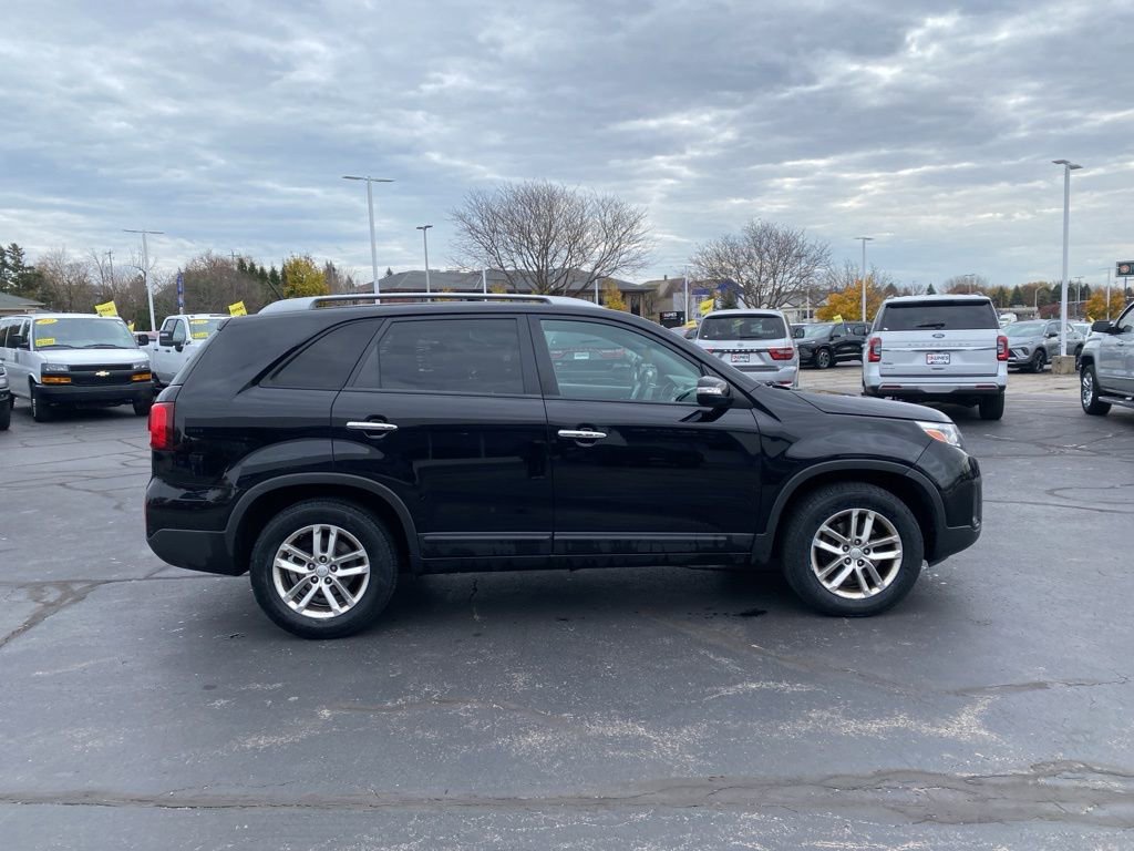 Used 2015 Kia Sorento LX image 2