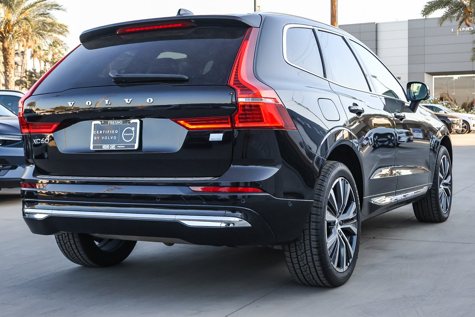 Used 2022 Volvo XC60 T8 Inscription Expression w/ Advanced Package AWD/4WD image 5