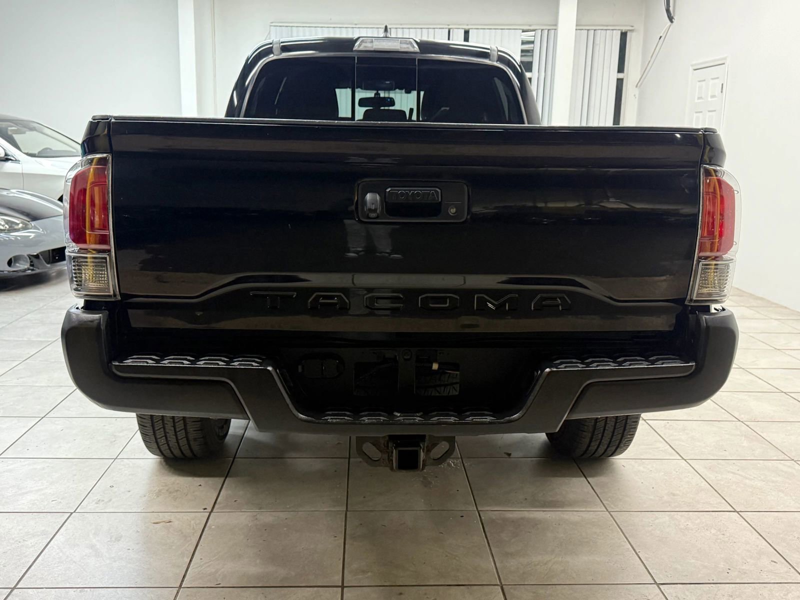 Used 2017 Toyota Tacoma TRD Sport image 8