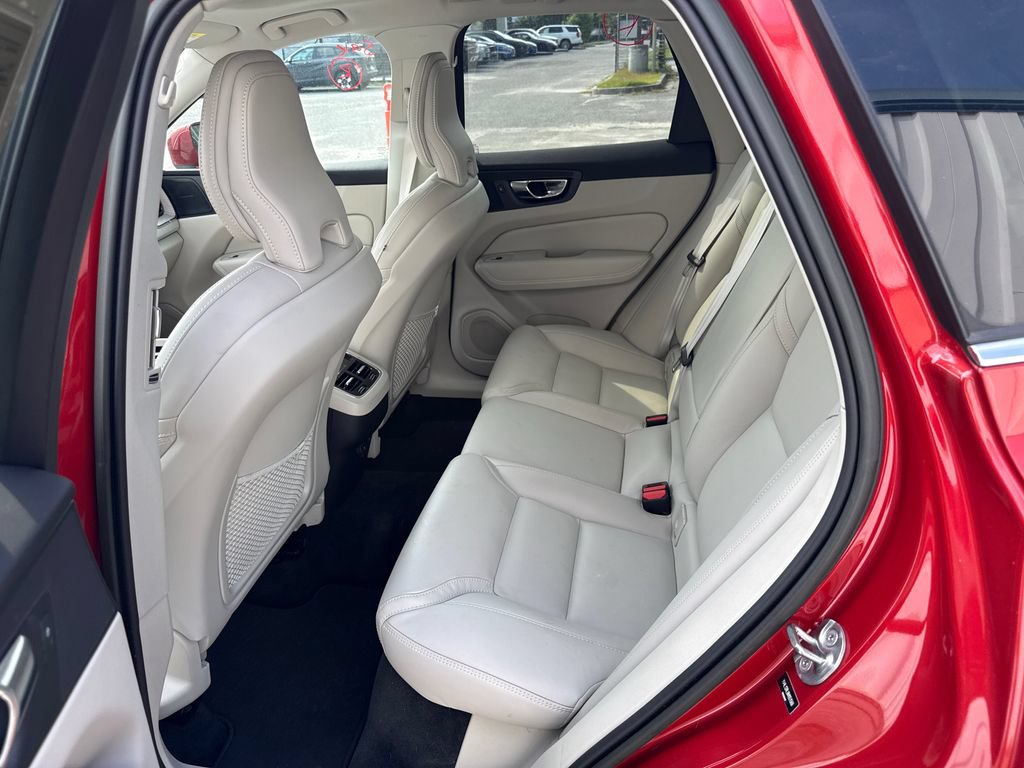 Used 2022 Volvo XC60 B5 Inscription w/ Advanced Package AWD/4WD image 11