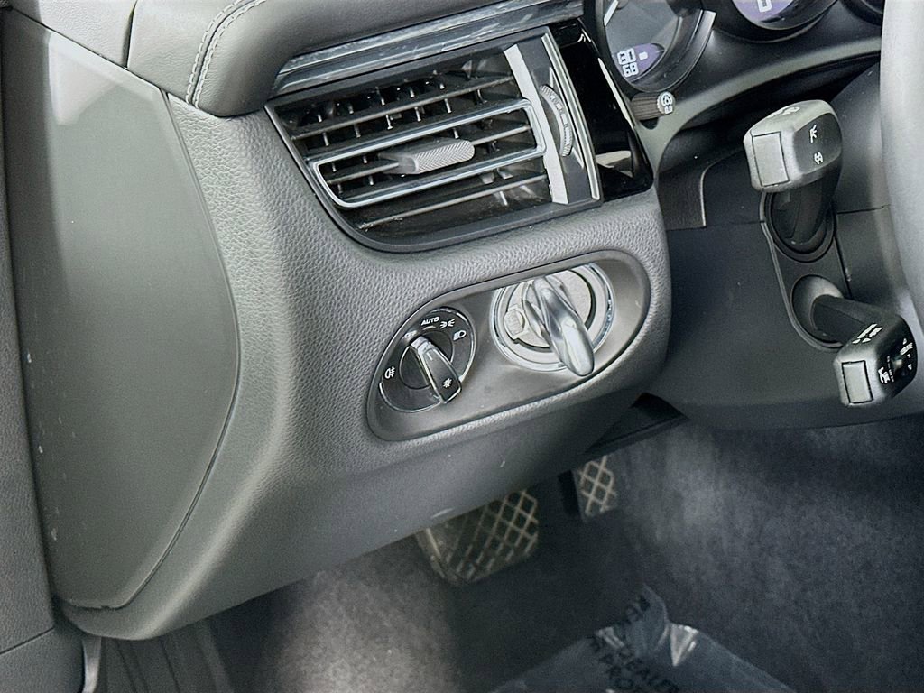 New 2025 Porsche Macan image 11