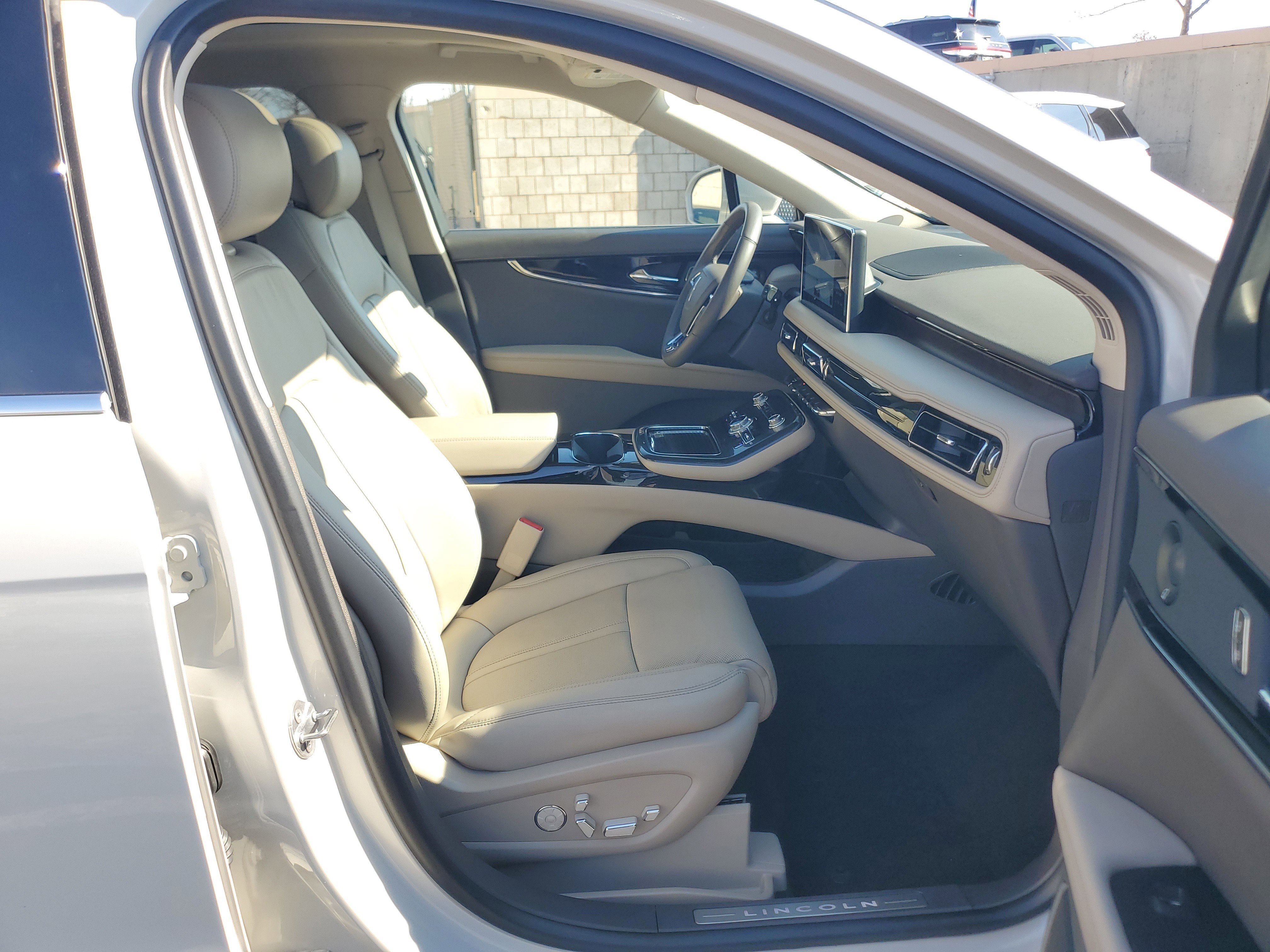 Certified 2023 Lincoln Nautilus Reserve w/ Equipment Group 201A image 9