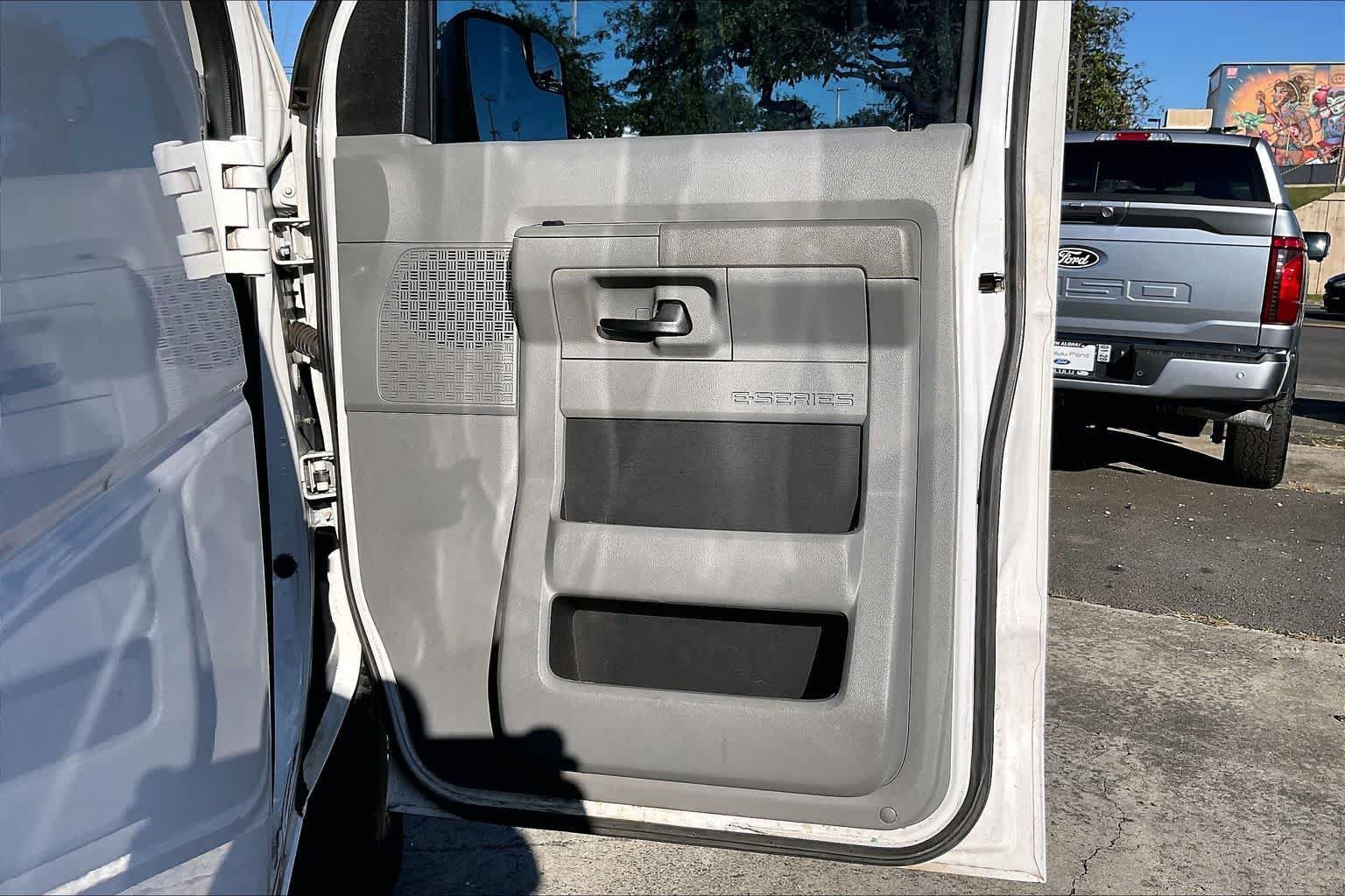 Used 2011 Ford E-350 and Econoline 350 XLT RWD image 28