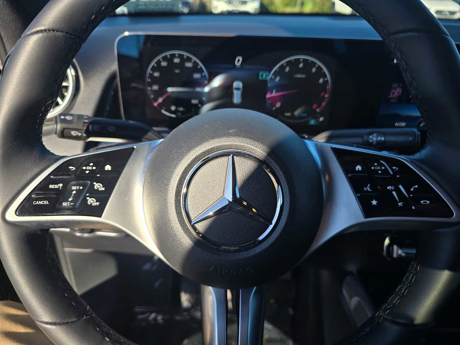 Used 2025 Mercedes-Benz GLB 250 4MATIC image 24