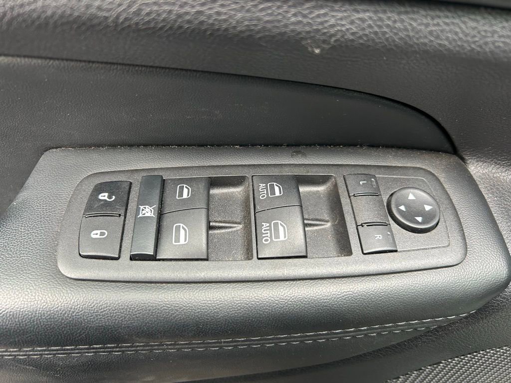 Used 2022 Jeep Grand Cherokee Laredo X image 15