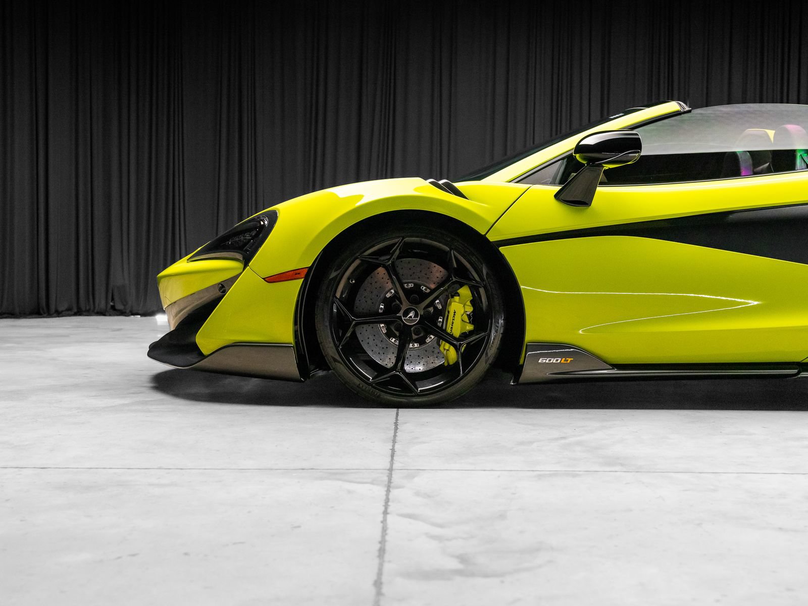 Used 2020 McLaren 600LT Spider RWD image 26