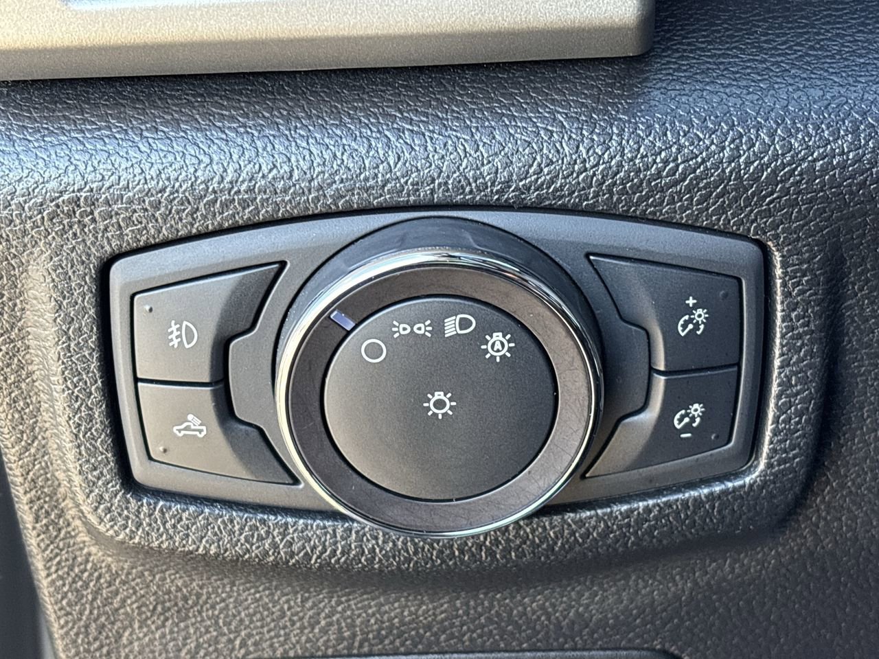 Used 2019 Ford F150 Lariat w/ Equipment Group 502A Luxury image 26