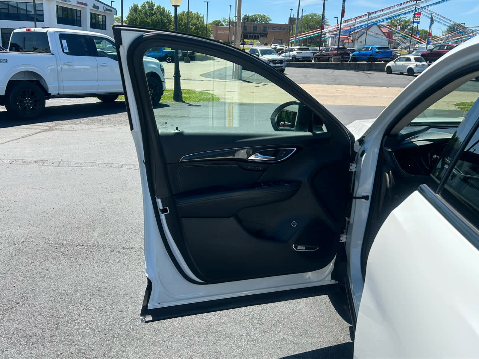 Used 2022 Buick Envision Essence w/ Technology Package I FWD image 18