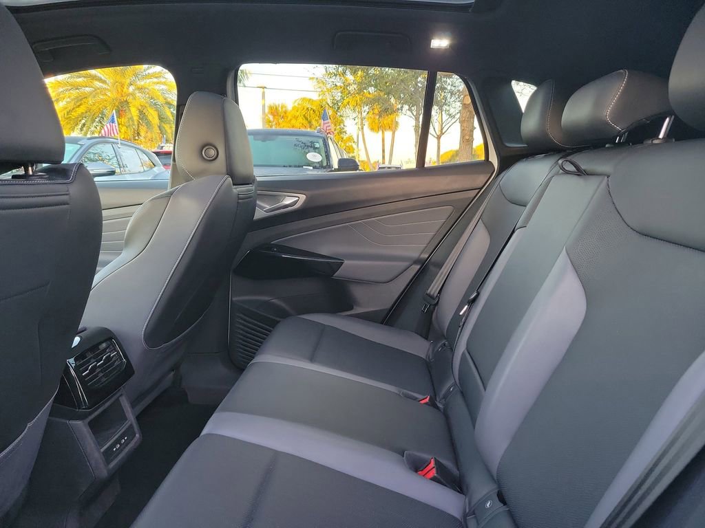 Used 2023 Volkswagen ID.4 S image 8