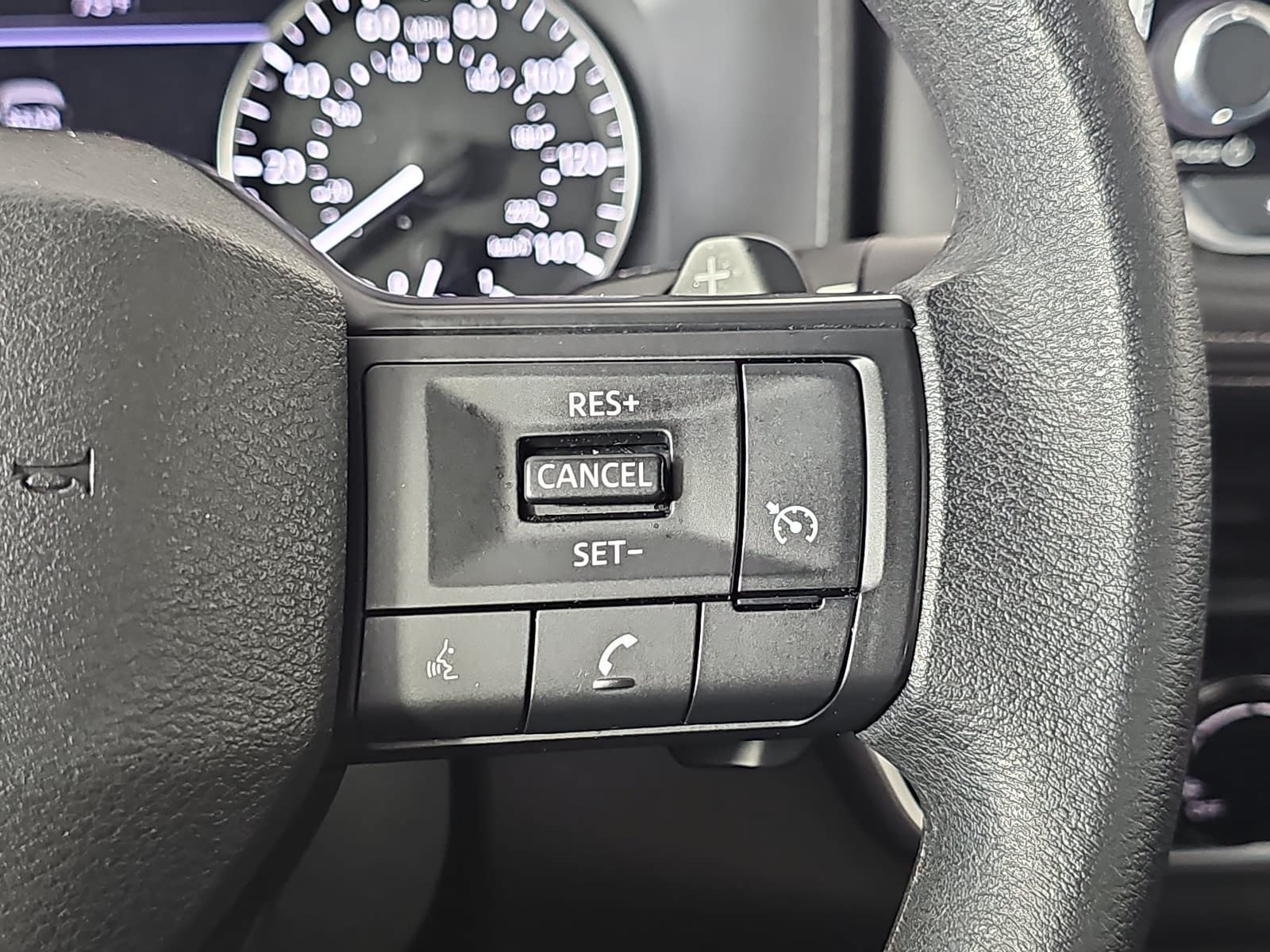 Used 2025 Nissan Rogue S FWD image 17