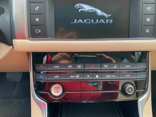 Used 2017 Jaguar XF Premium image 47