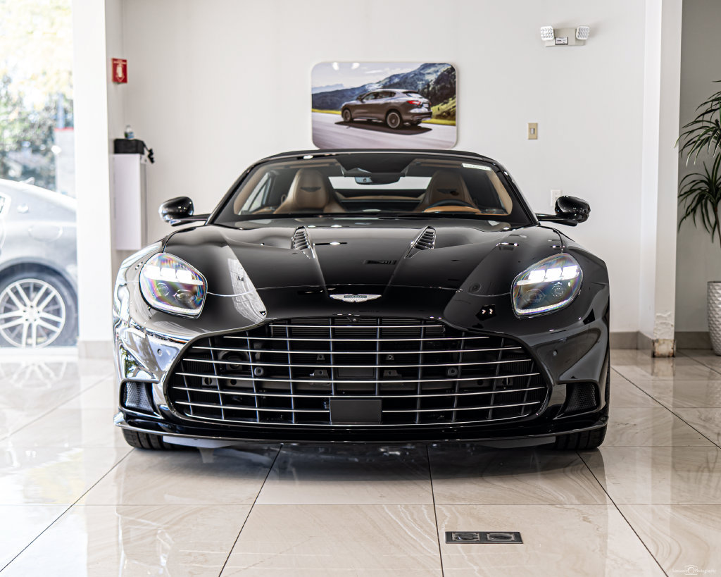 Used 2026 Aston Martin Vanquish Convertible RWD image 2