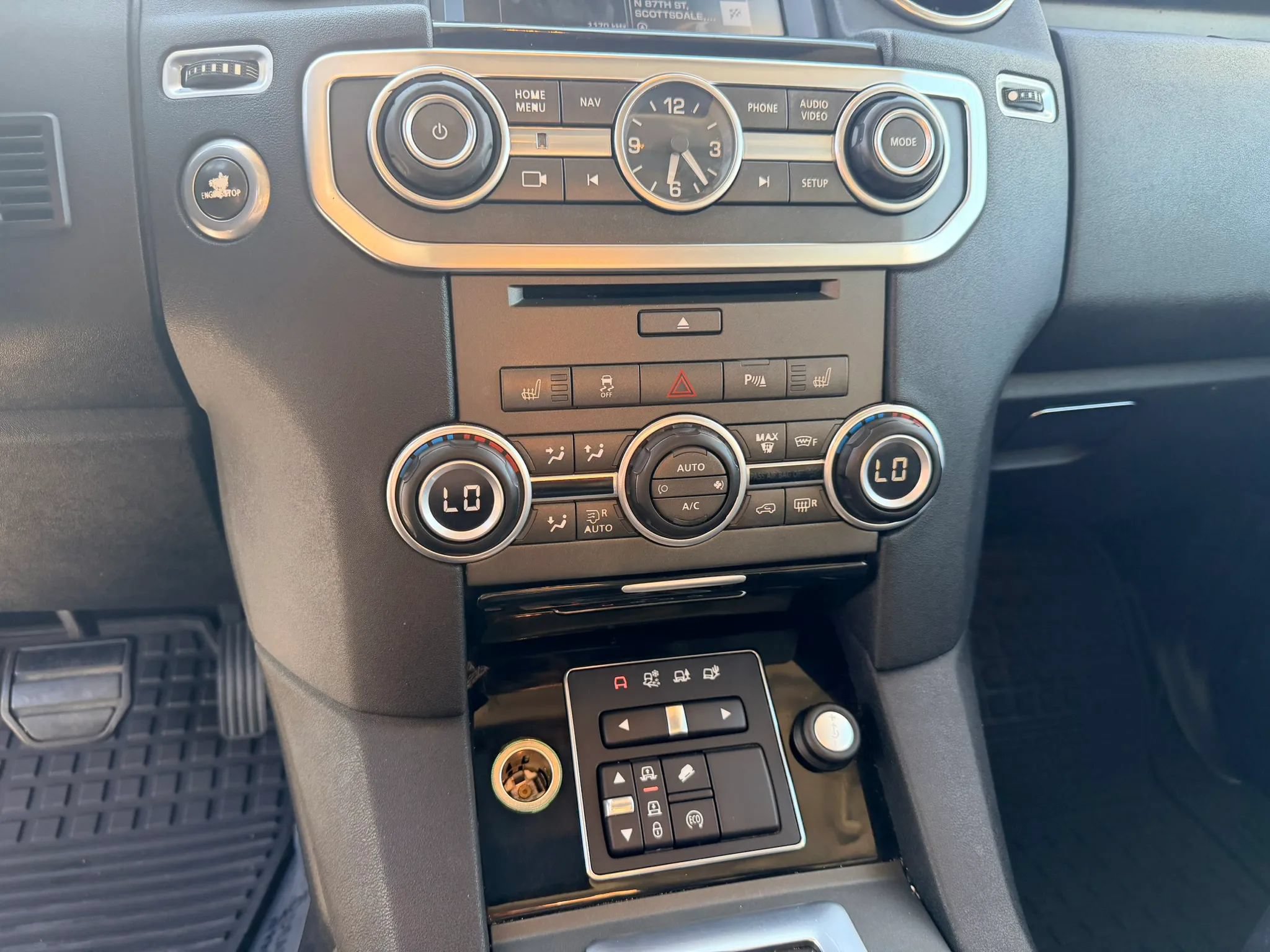 Used 2016 Land Rover LR4 HSE Silver Edition AWD/4WD image 18