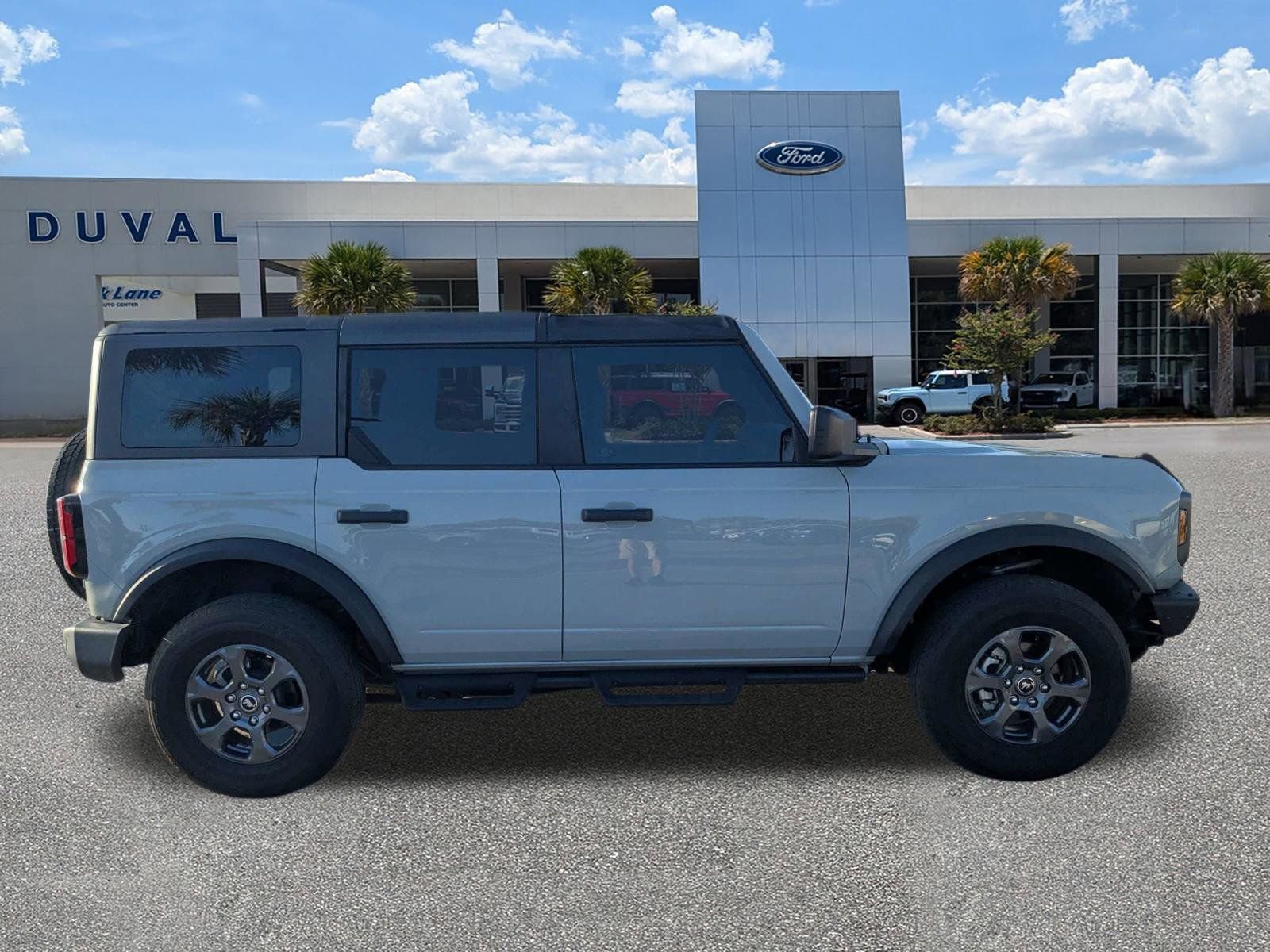 Used 2023 Ford Bronco Big Bend image 3