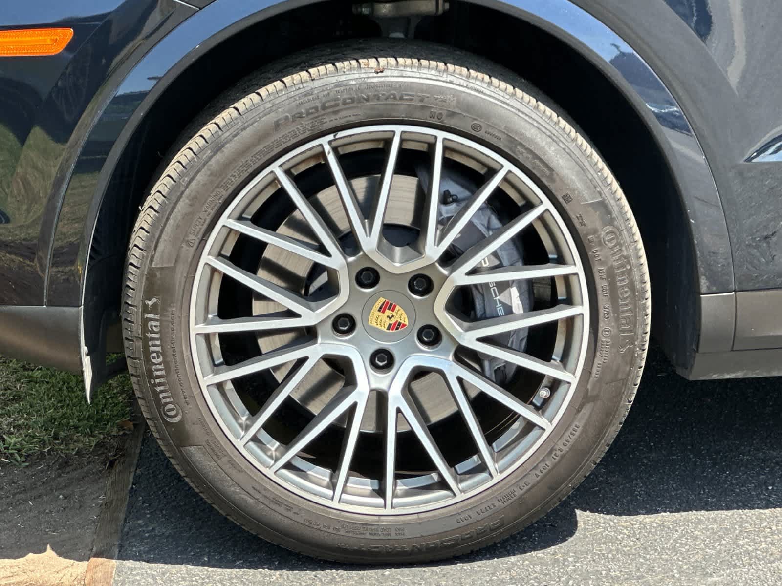 Certified 2023 Porsche Cayenne AWD/4WD image 31