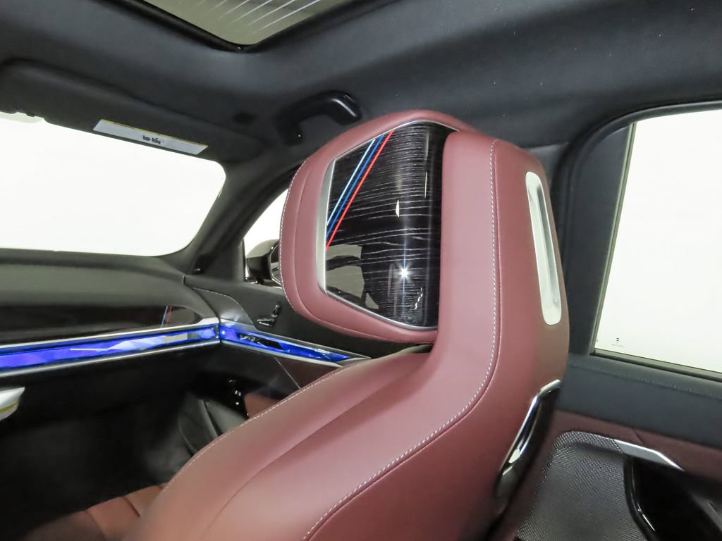 New 2025 BMW 750e xDrive image 15