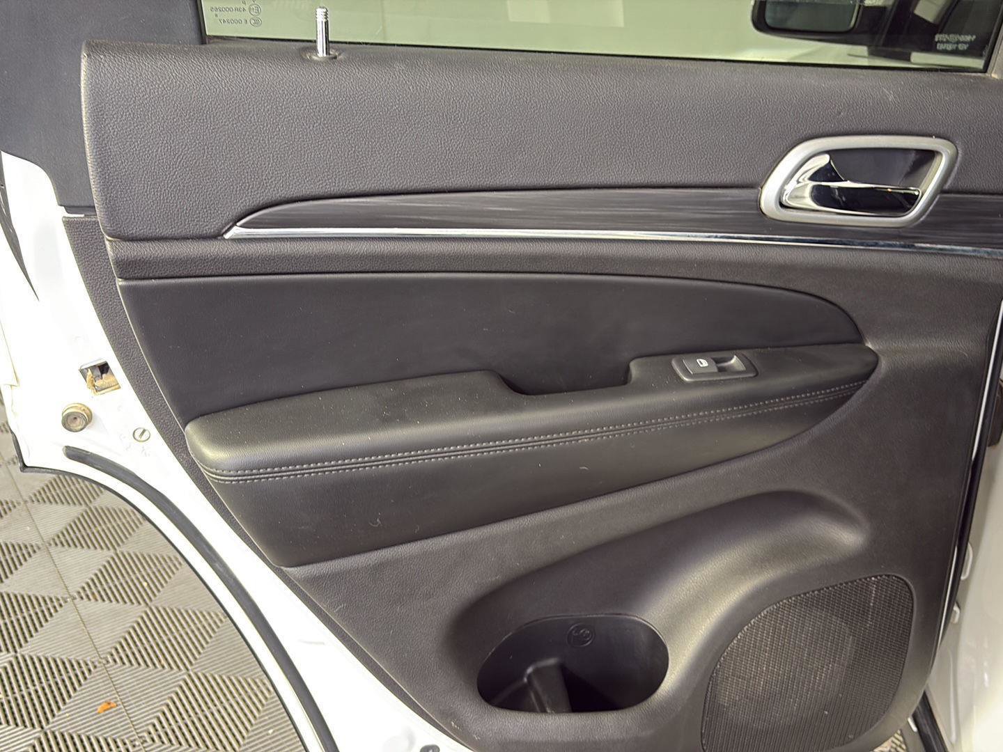 Used 2019 Jeep Grand Cherokee Limited w/ Luxury Group II image 23