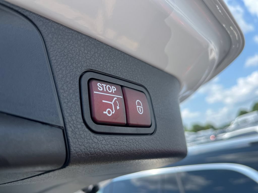 Certified 2026 Mercedes-Benz GLB 250 4MATIC image 17