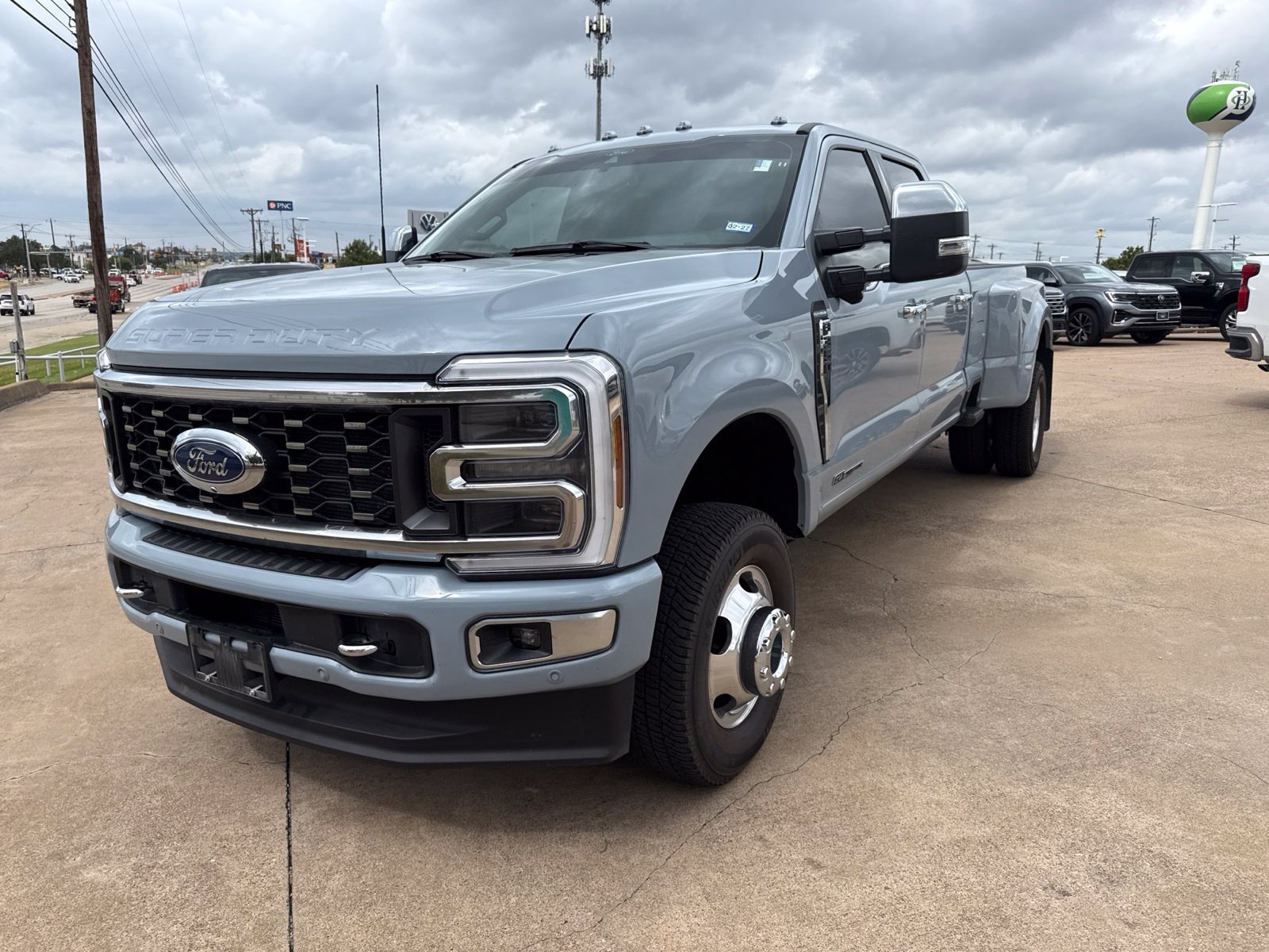 Used 2024 Ford F350 Platinum AWD/4WD image 3