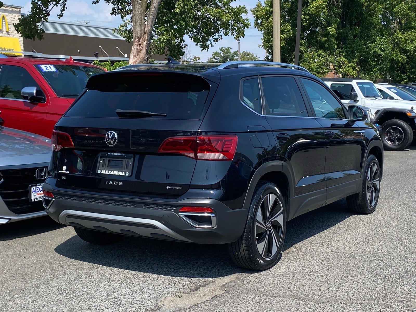 Certified 2024 Volkswagen Taos SE AWD/4WD image 3