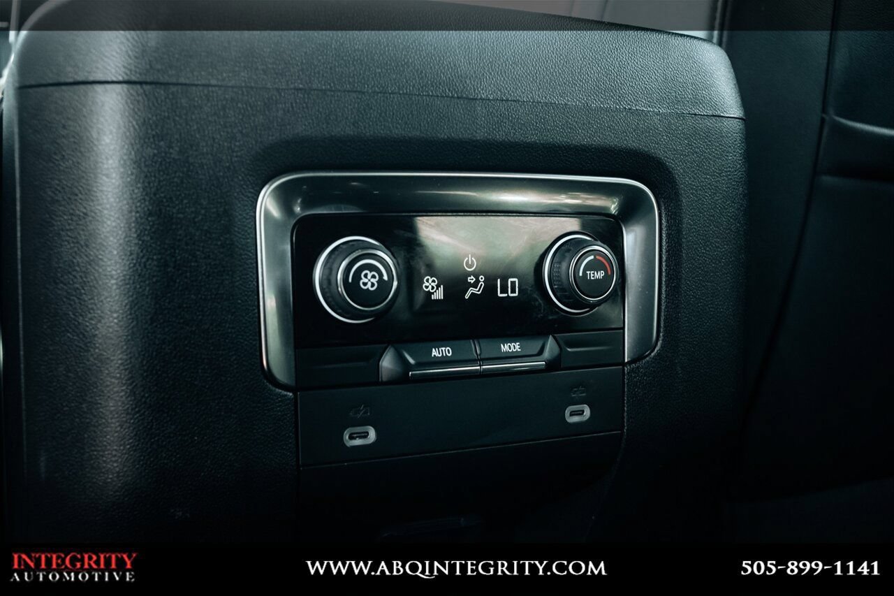 Used 2024 Chevrolet Suburban LT RWD image 40
