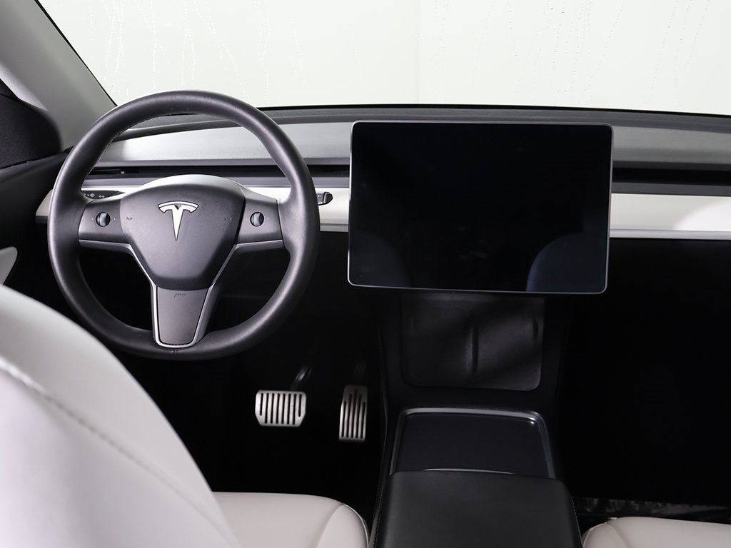 Used 2022 Tesla Model Y Long Range image 37