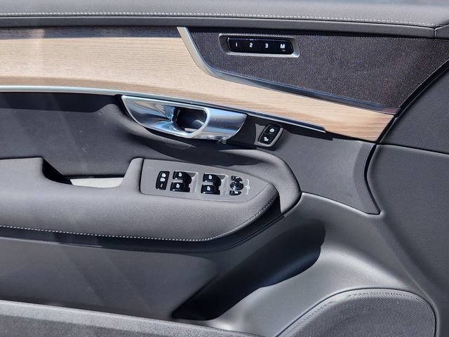 New 2026 Volvo XC90 T8 Plus w/ Protection Package AWD/4WD image 9