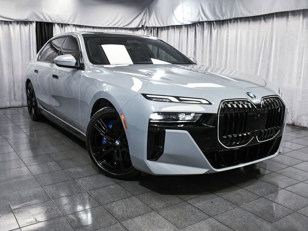 Used 2024 BMW i7 xDrive60 image 3