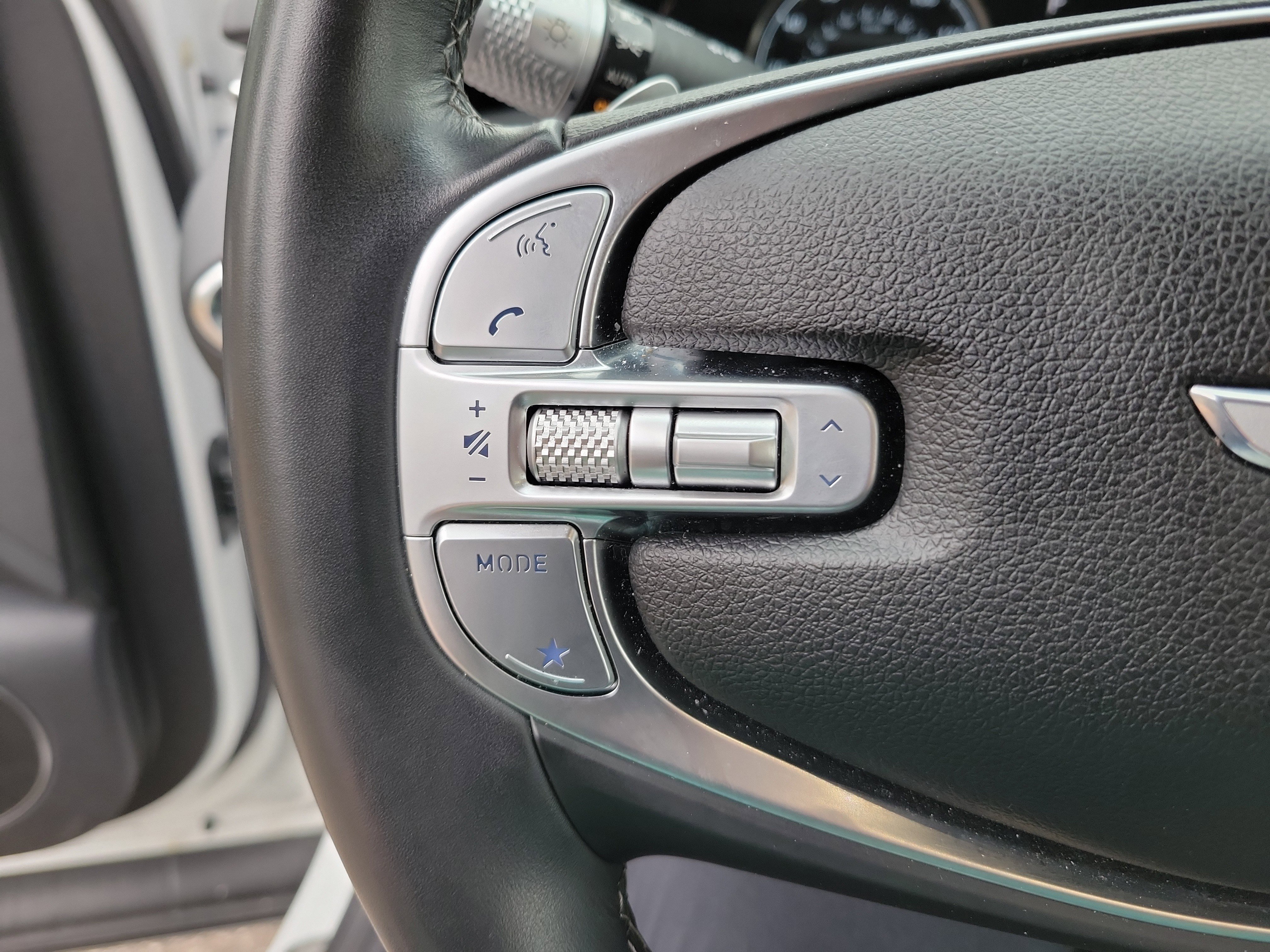 Used 2025 Genesis GV70 2.5T image 16