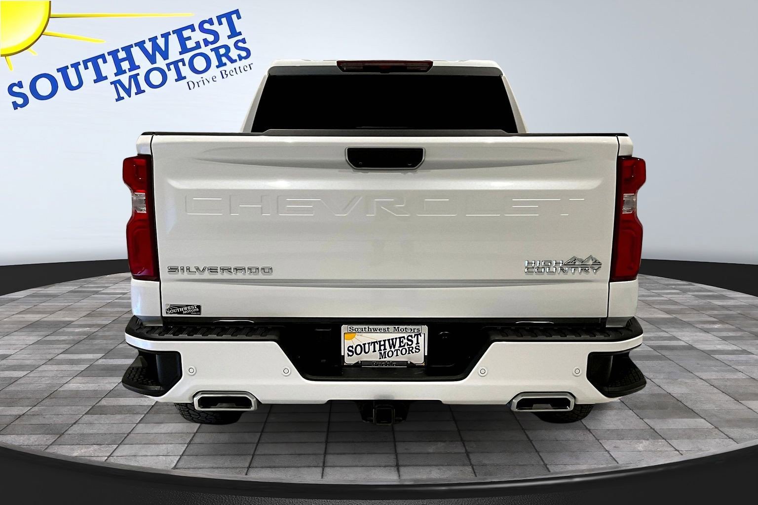 Used 2024 Chevrolet Silverado 1500 High Country AWD/4WD image 6
