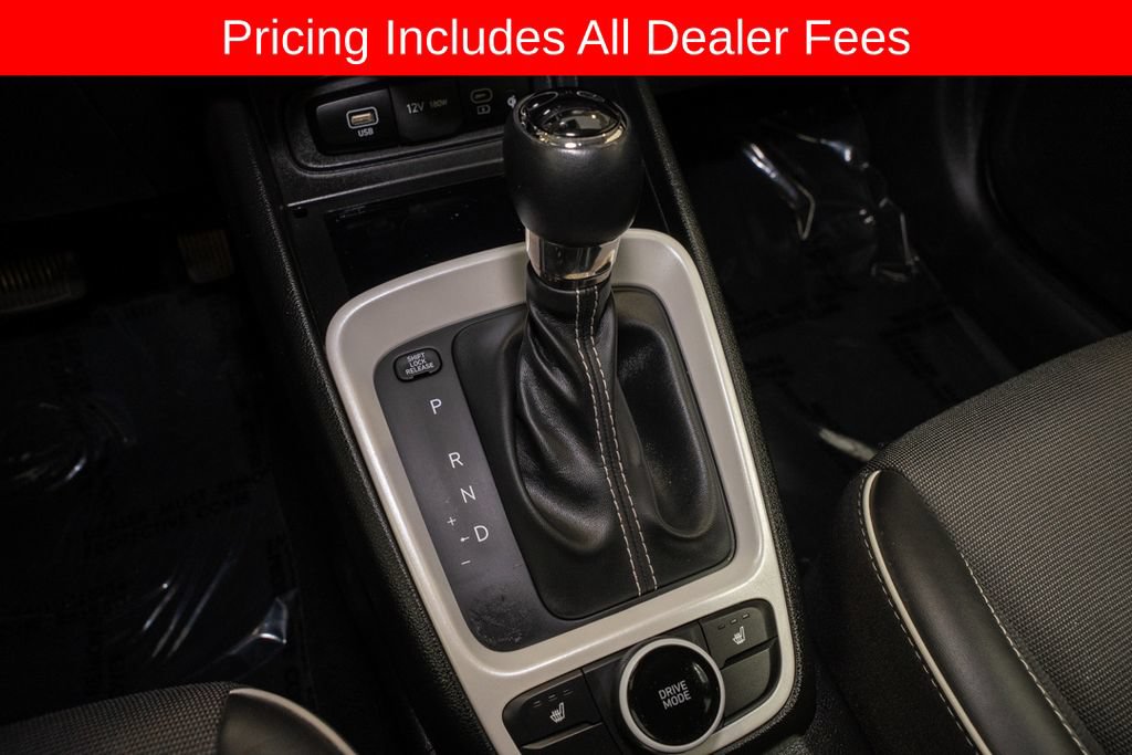 Used 2024 Hyundai Venue Limited FWD image 15