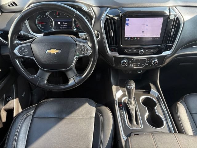 Used 2020 Chevrolet Traverse LT w/ LT Premium Package FWD image 3