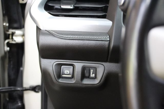 Used 2017 GMC Acadia SLE AWD/4WD image 15