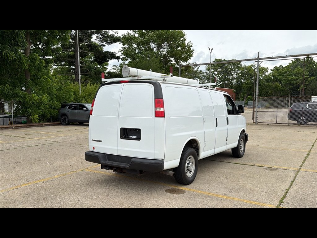 Used 2017 Chevrolet Express 2500 RWD image 5