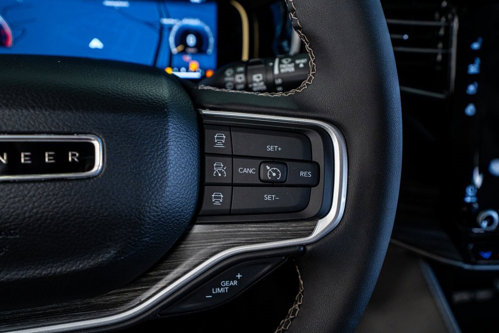 Used 2023 Jeep Wagoneer Series III w/ Preferred Equipment Group image 45