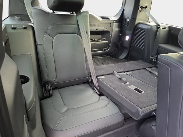 Certified 2023 Land Rover Defender 130 X-Dynamic SE AWD/4WD image 16