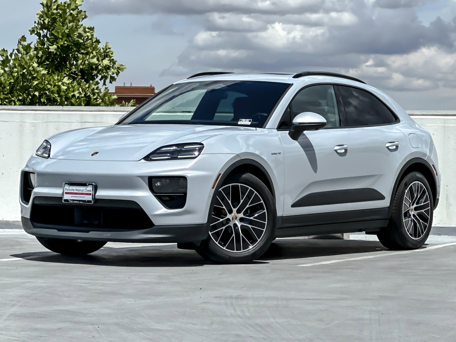 Used 2025 Porsche Macan 4 Electric AWD/4WD image 1