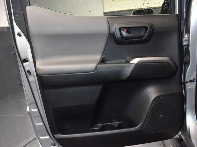 Used 2022 Toyota Tacoma SR5 w/ Technology Package image 15