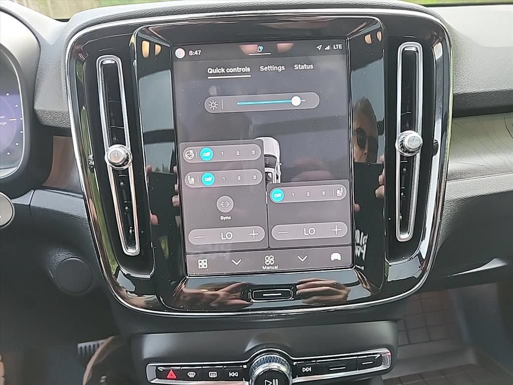 Certified 2024 Volvo XC40 Recharge Ultimate w/ Protection Package Premier AWD/4WD image 19