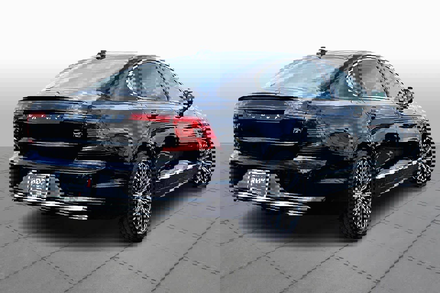 Used 2025 Volvo S90 B6 Plus image 13