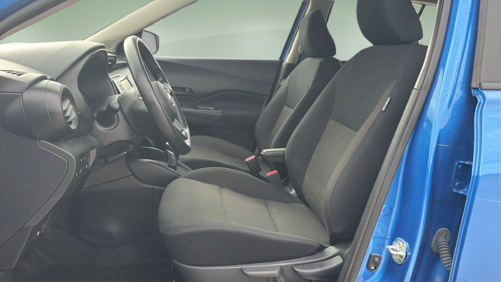 Certified 2025 Nissan Kicks Play S FWD image 18