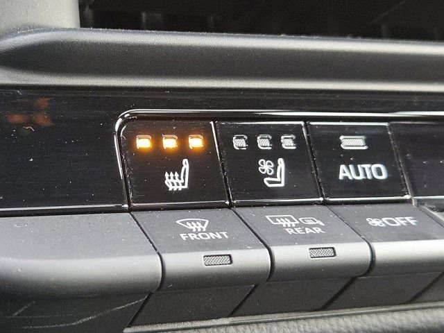 Used 2025 Toyota Crown XLE image 12