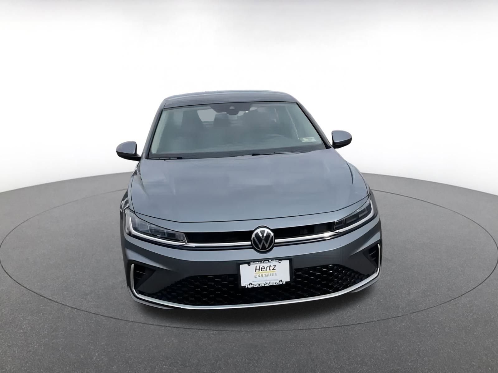 Used 2025 Volkswagen Jetta SE image 4