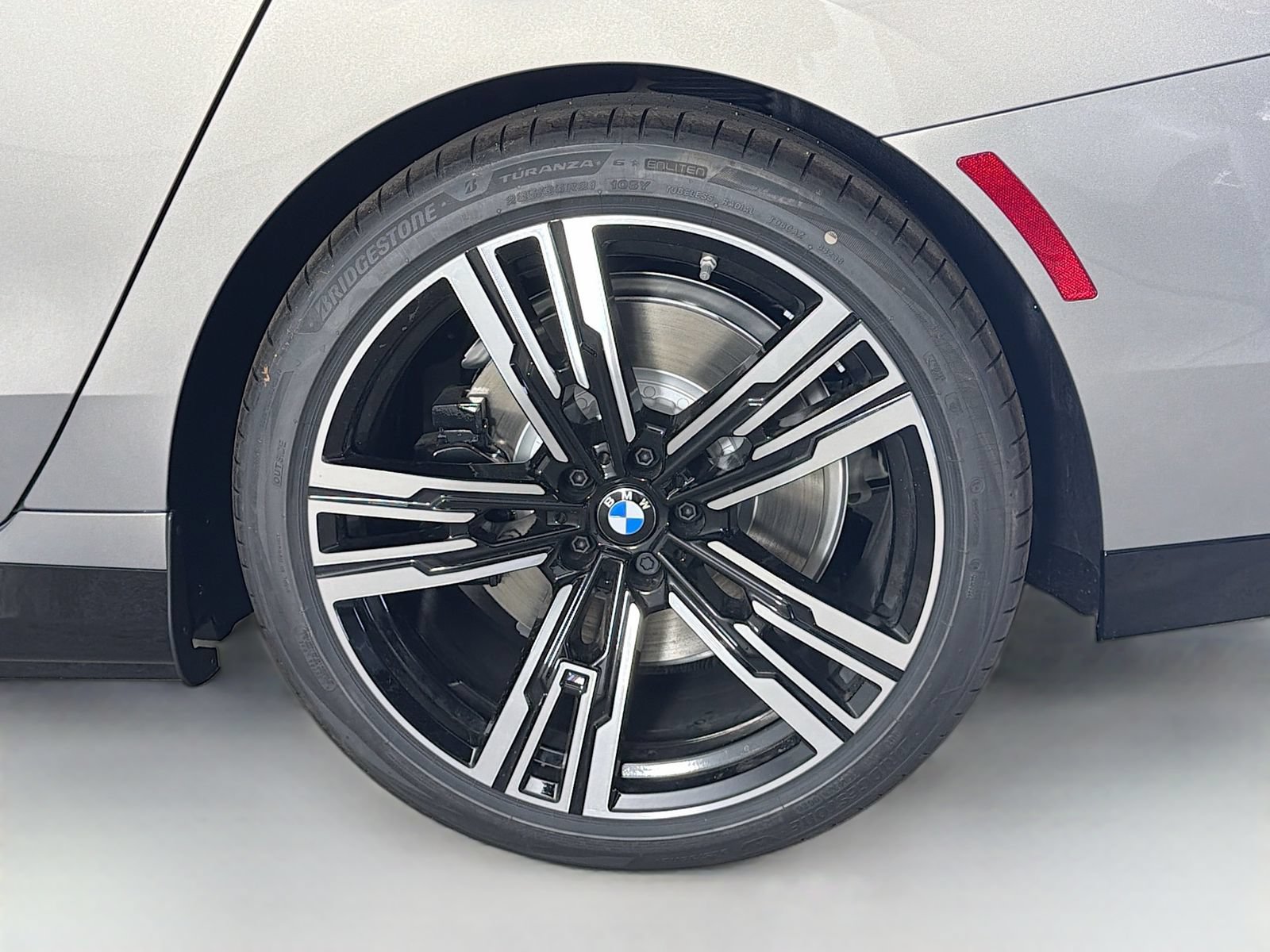 New 2026 BMW i7 xDrive60 w/ M Sport Package RWD image 33