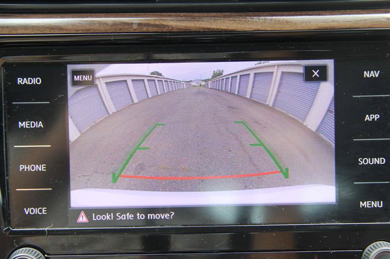 Used 2022 Volkswagen Passat 2.0T FWD image 36
