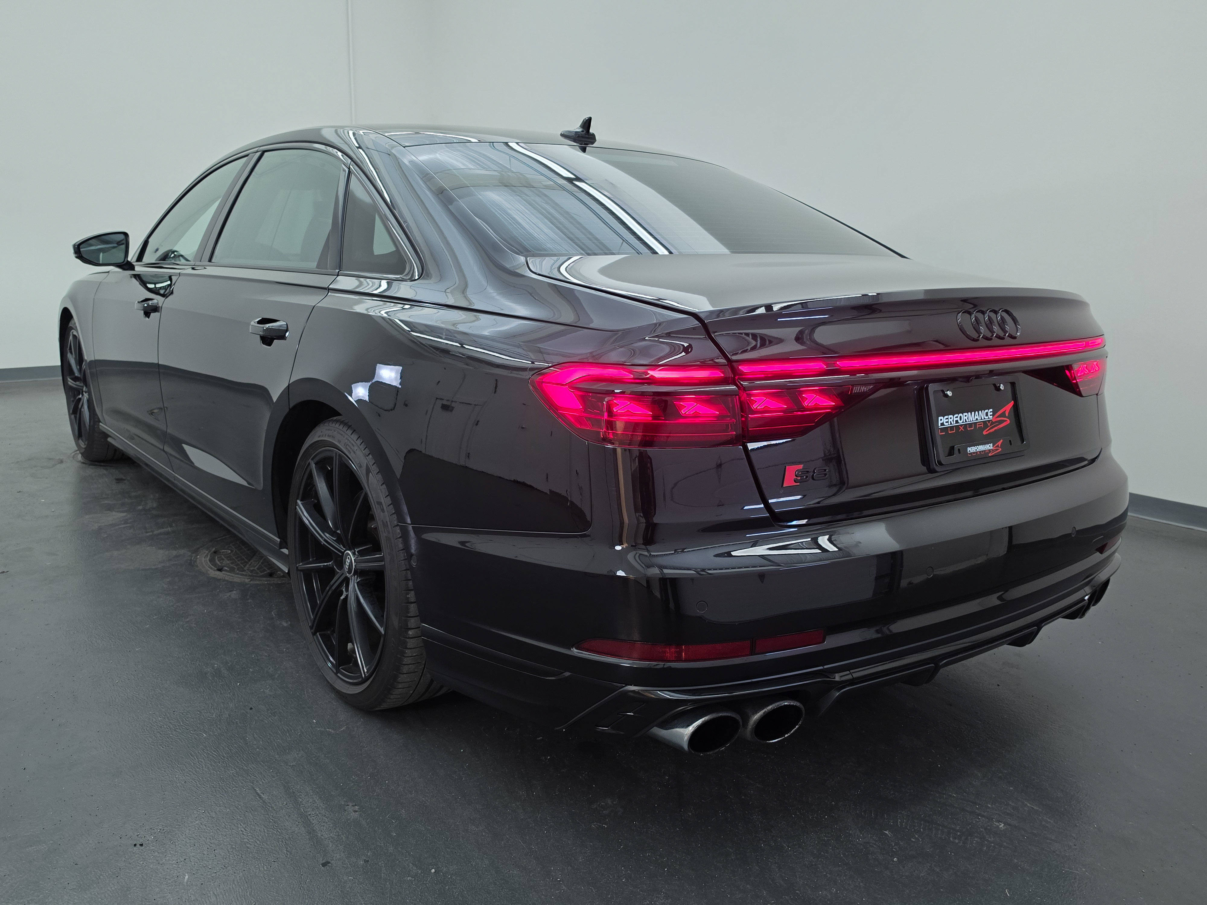 Used 2022 Audi S8 w/ S8 Comfort Plus Package AWD/4WD image 5