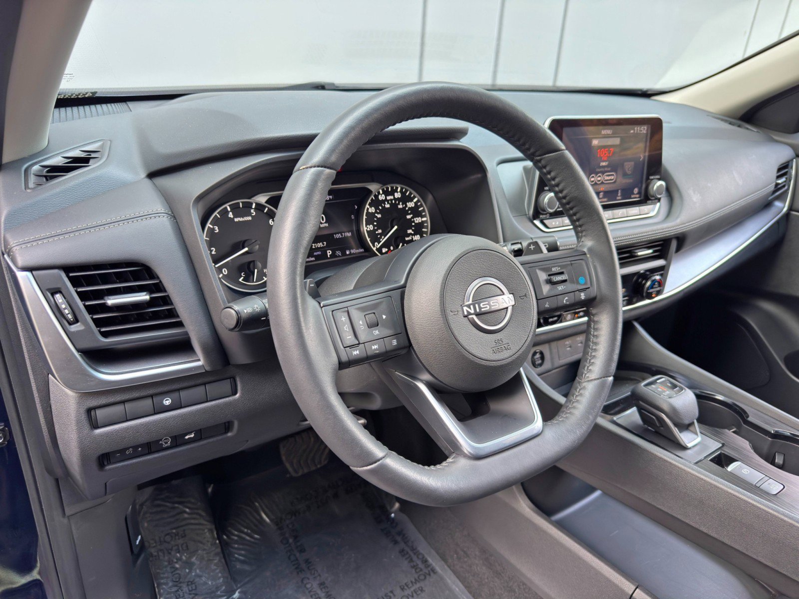 Used 2024 Nissan Rogue SV w/ SV Premium Package image 12