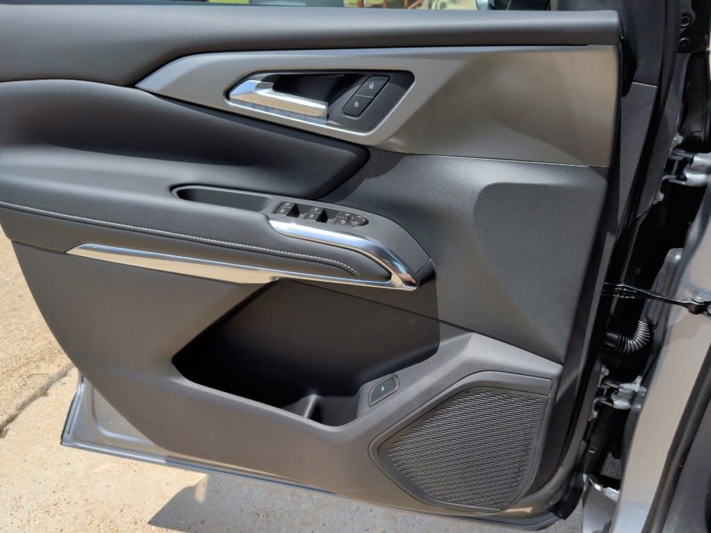 New 2026 Chevrolet Traverse LT FWD image 10