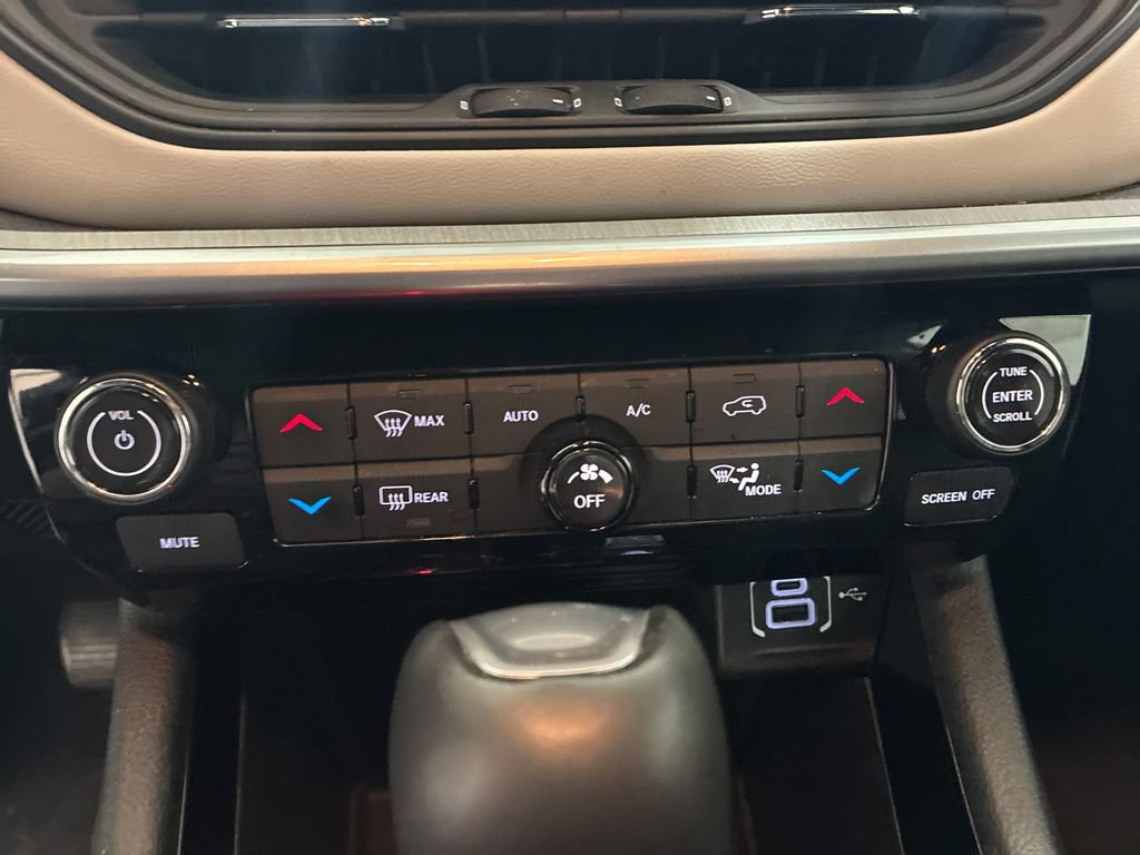Used 2025 Jeep Compass Limited AWD/4WD image 19